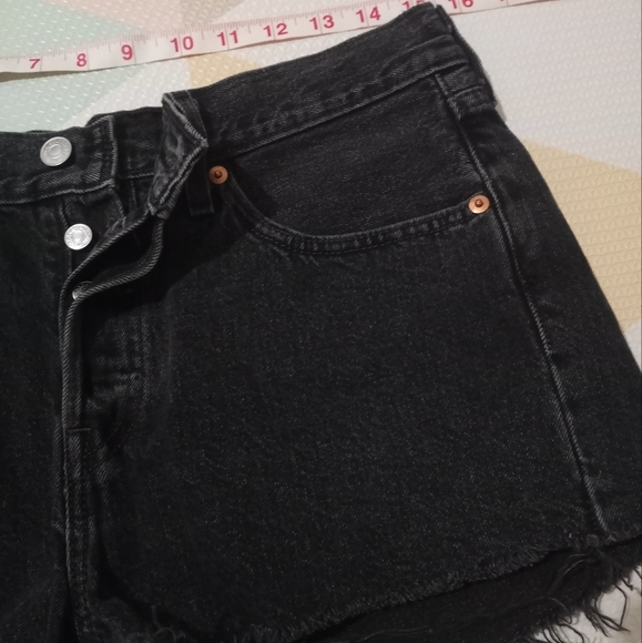LEVI JEAN SHORT SIZE Unknown - Picture 9 of 16